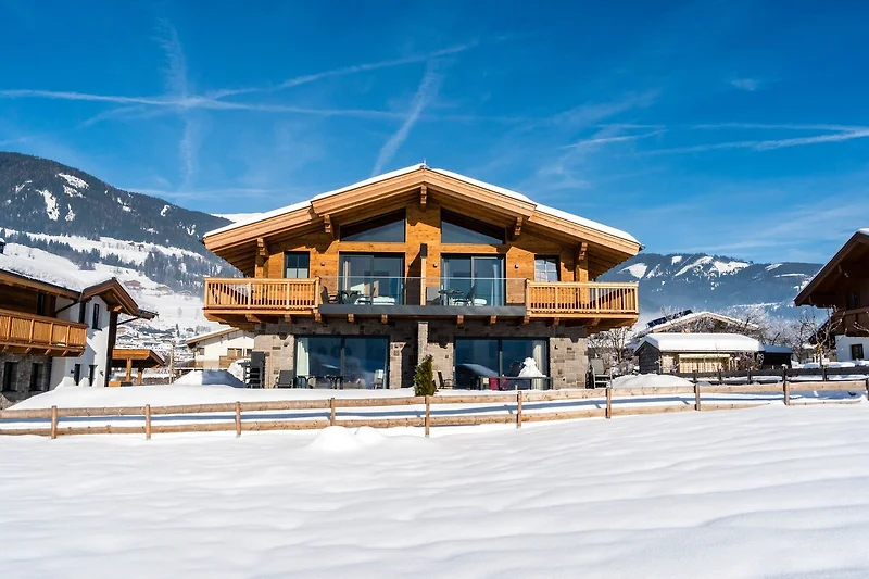 Außenseite Ferienhaus (Winter)