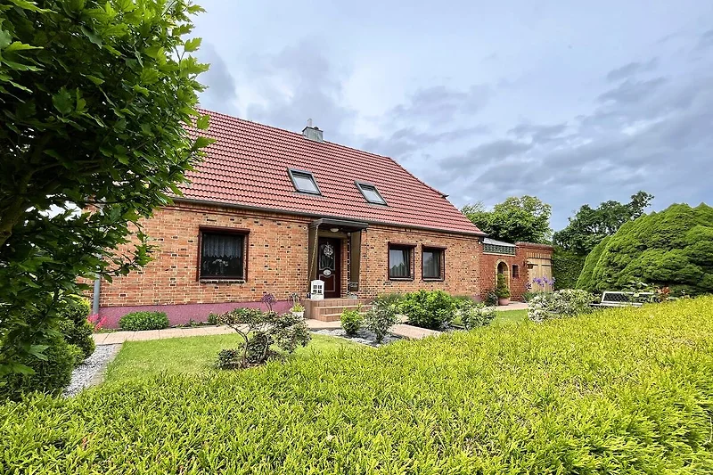 Außenseite Ferienhaus (Sommer)