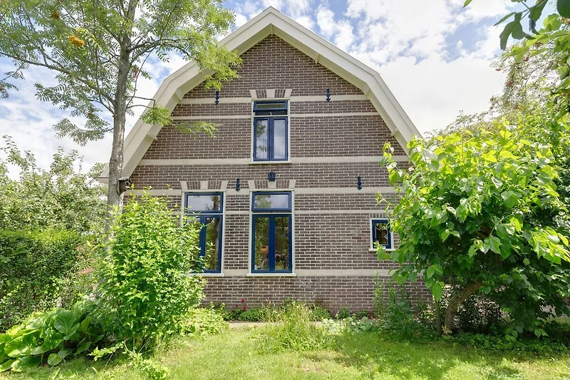 Außenseite Ferienhaus (Sommer)