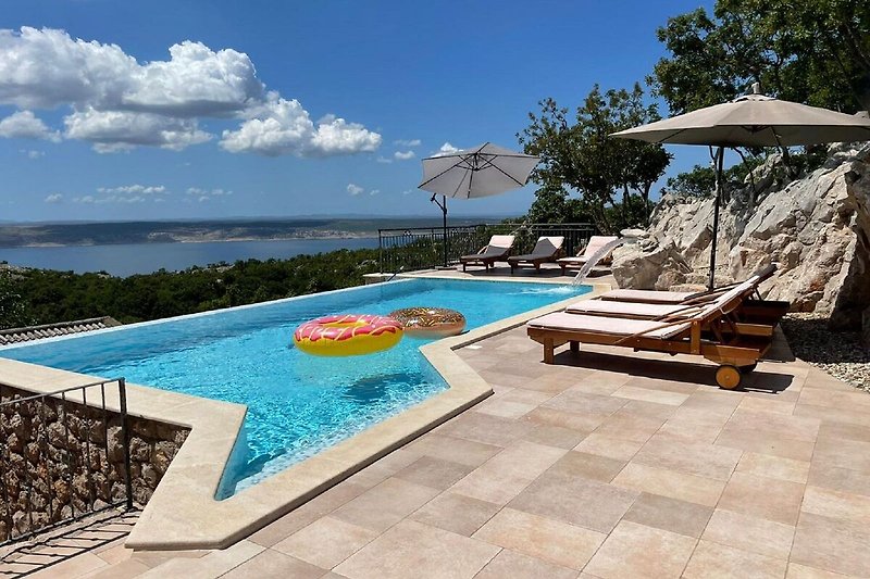 Schwimmbad des Ferienhauses
