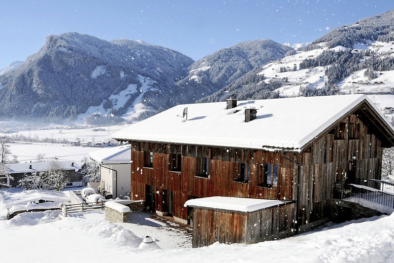 Außenseite Ferienhaus (Winter)