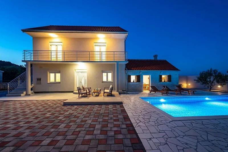 Außenseite Ferienhaus (Sommer)