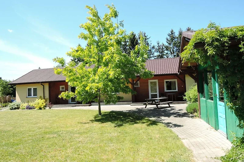 Außenseite Ferienhaus (Sommer)