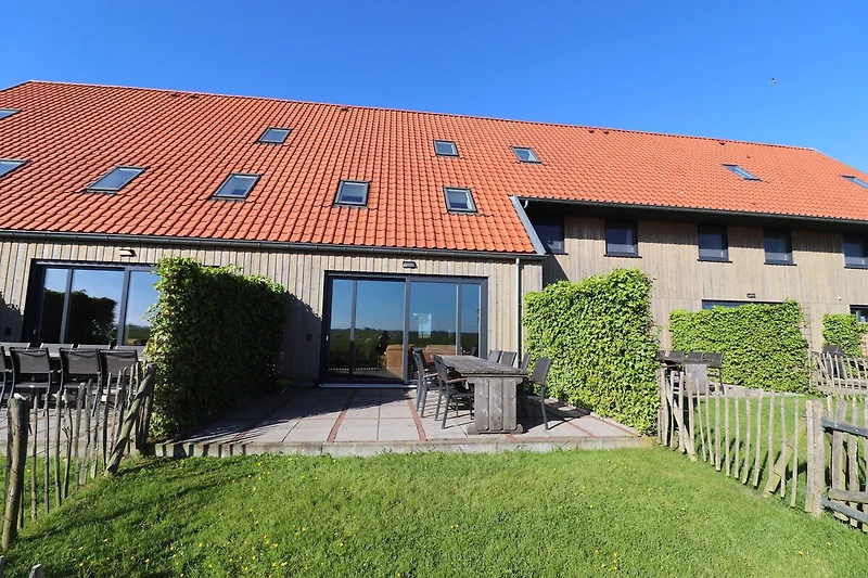 Außenseite Ferienhaus (Sommer)