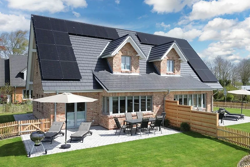 Außenseite Ferienhaus (Sommer)