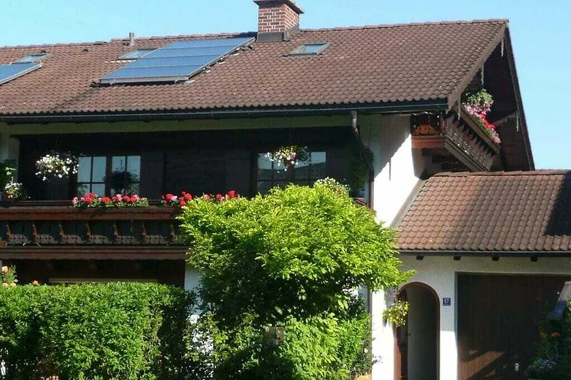 Außenseite Ferienhaus (Sommer)