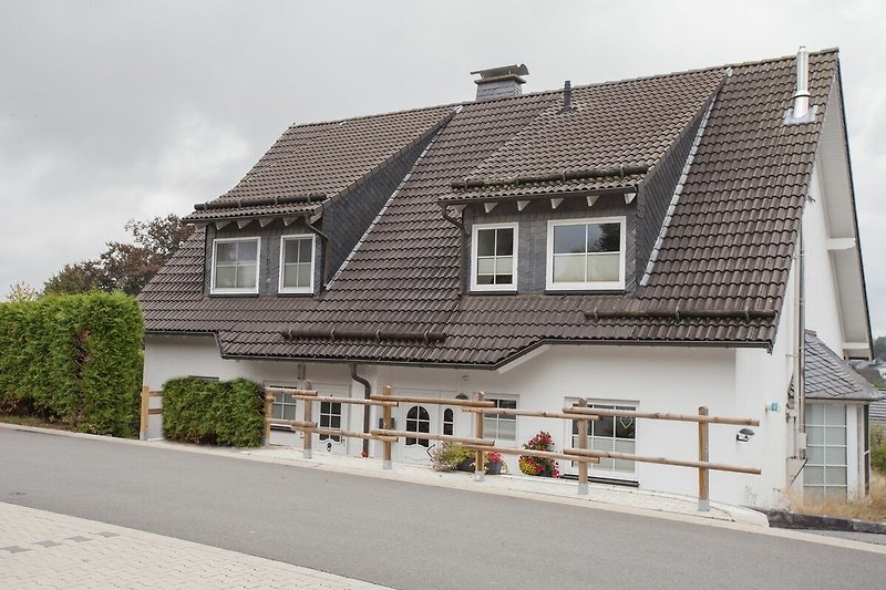 Außenseite Ferienhaus (Sommer)