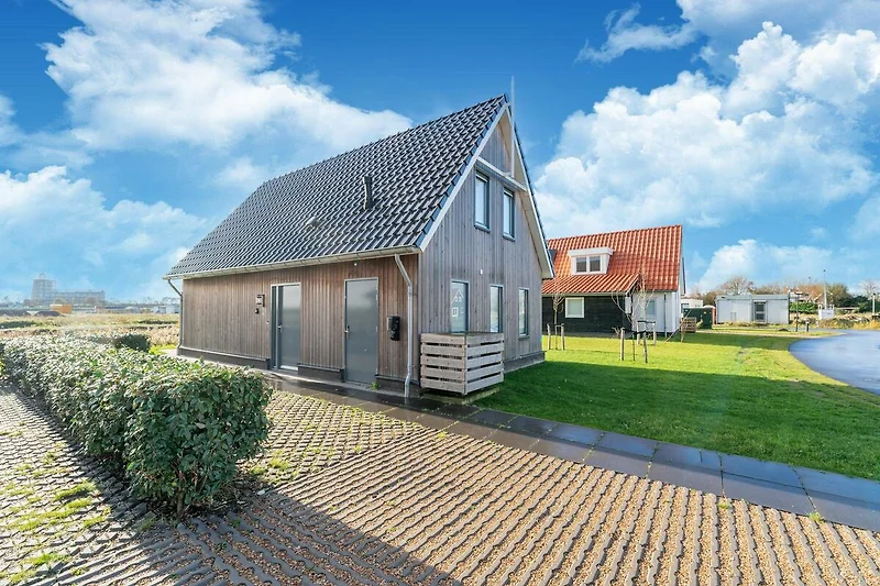 Außenseite Ferienhaus (Sommer)