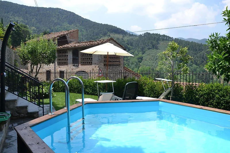 Außenseite Ferienhaus (Sommer)