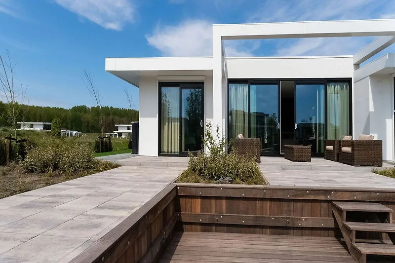 Außenseite Ferienhaus (Sommer)