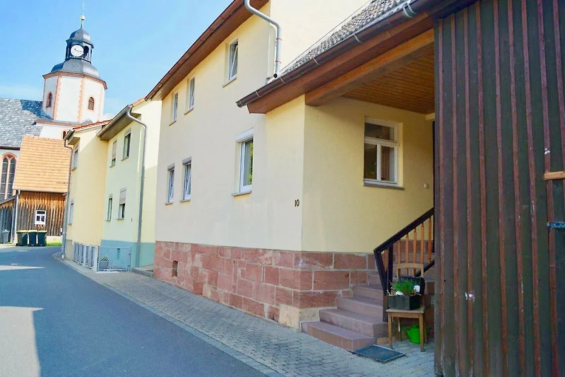 Außenseite Ferienhaus (Sommer)