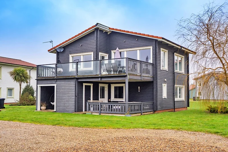 Außenseite Ferienhaus (Sommer)