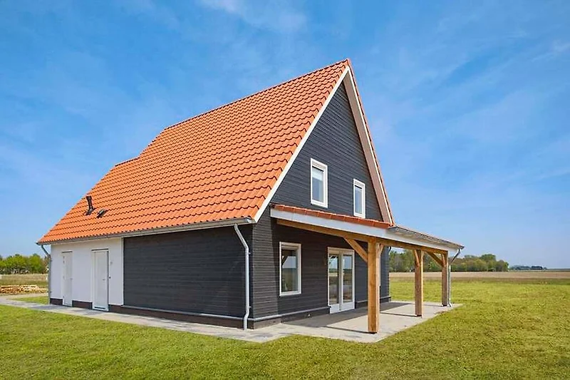 Außenseite Ferienhaus (Sommer)