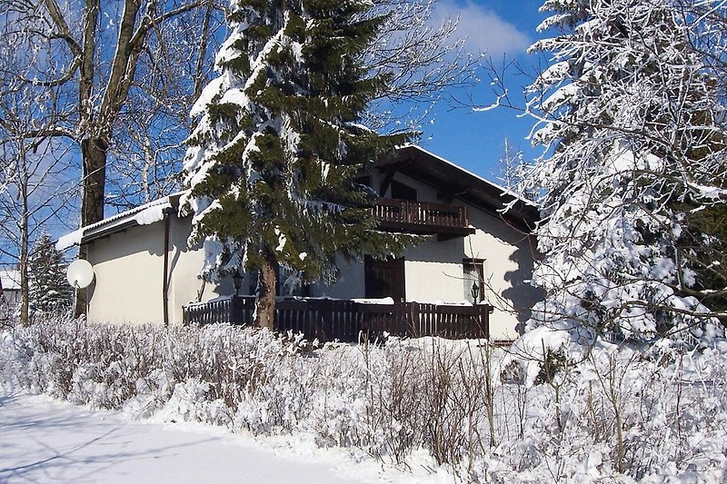 Außenseite Ferienhaus (Winter)