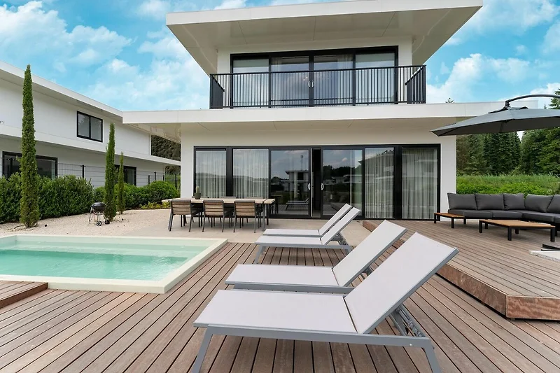 Piscina casa vacanze