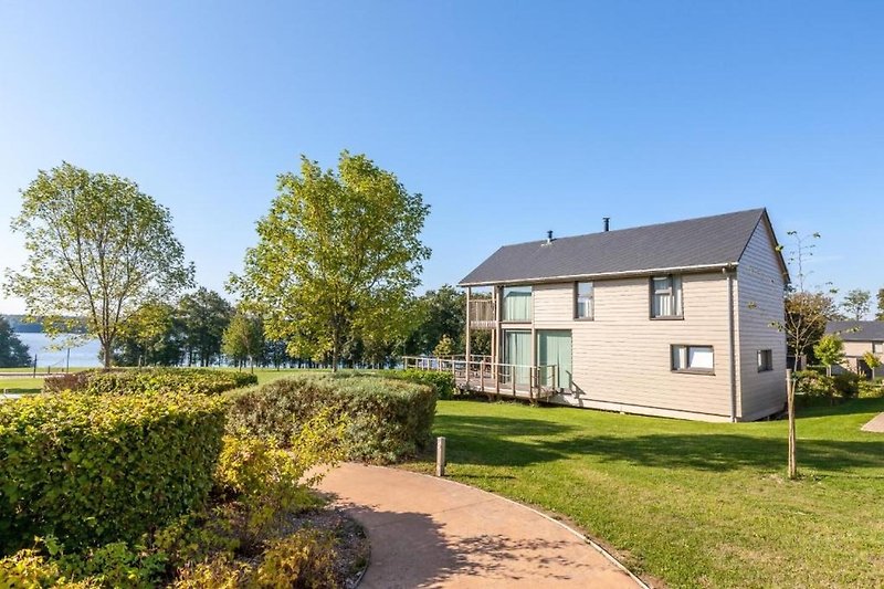 Außenseite Ferienhaus (Sommer)
