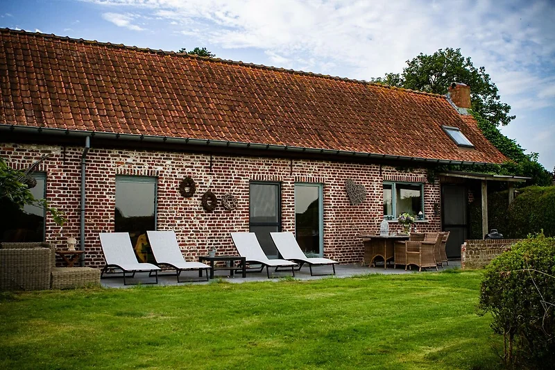 Außenseite Ferienhaus (Sommer)