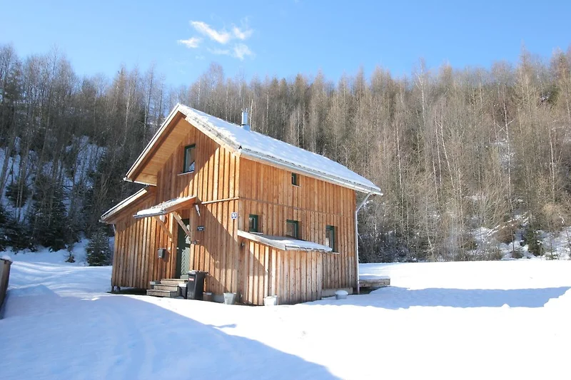 Außenseite Ferienhaus (Winter)