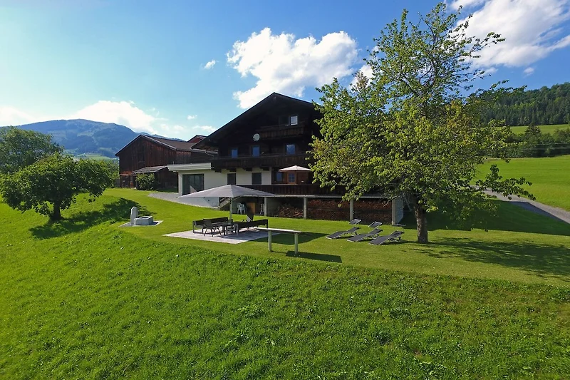 Außenseite Ferienhaus (Sommer)