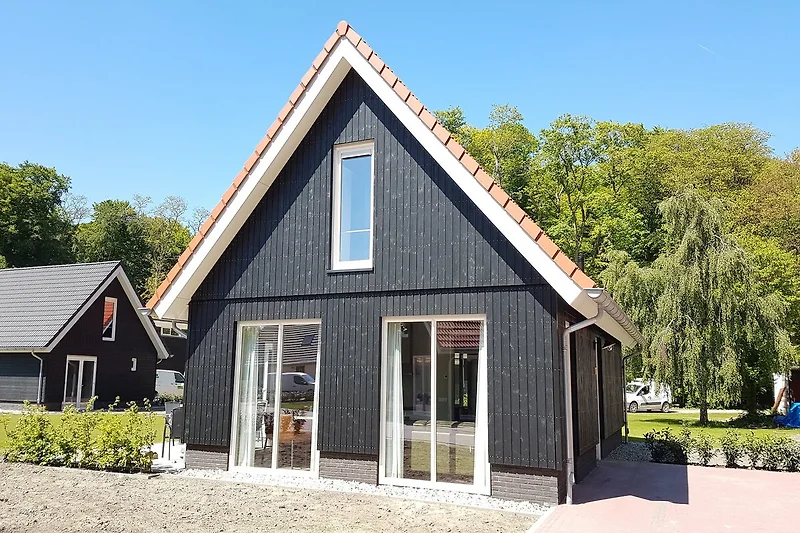 Außenseite Ferienhaus (Sommer)