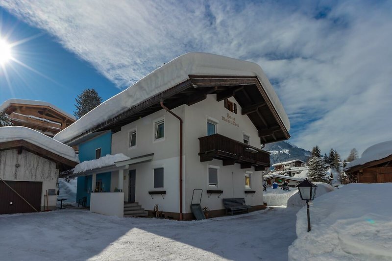 Außenseite Ferienhaus (Winter)