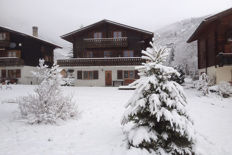 Außenseite Ferienhaus (Winter)