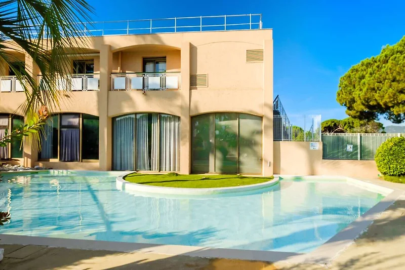 Schwimmbad des Ferienhauses