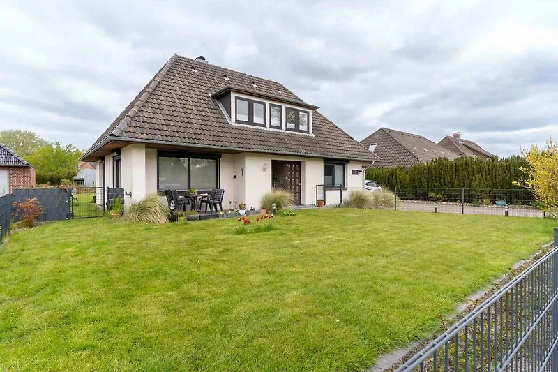 Außenseite Ferienhaus (Sommer)