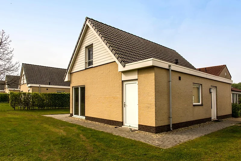 Außenseite Ferienhaus (Sommer)