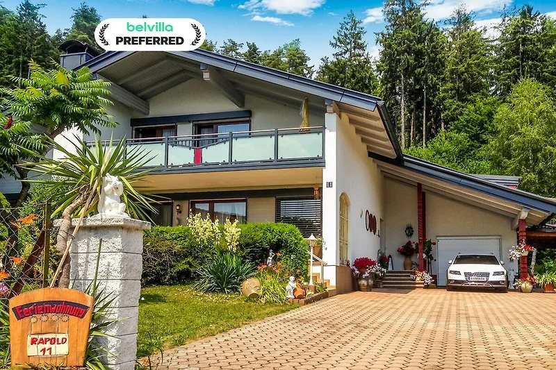 Außenseite Ferienhaus (Sommer)