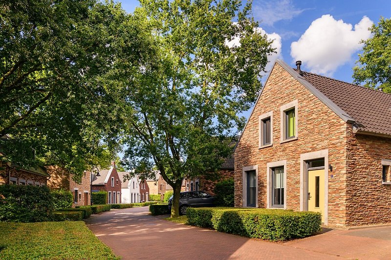 Außenseite Ferienhaus (Sommer)