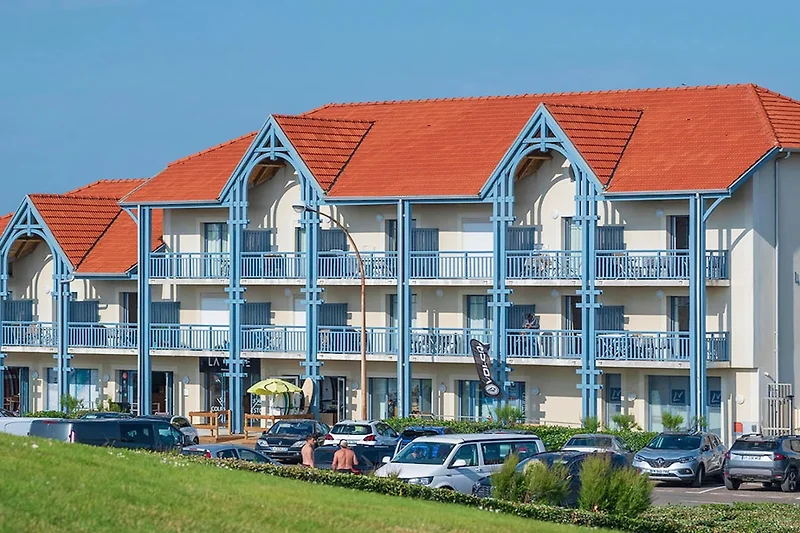 Außenseite Ferienhaus (Sommer)