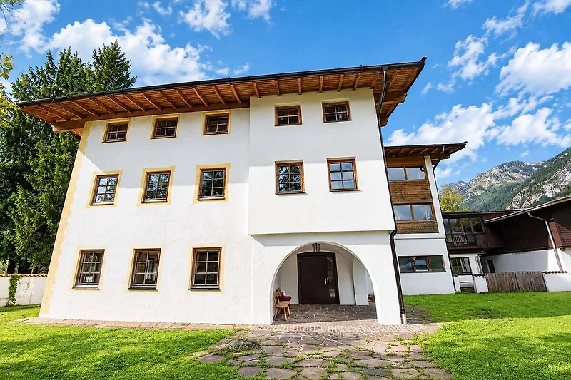 Widok na dom (lato)