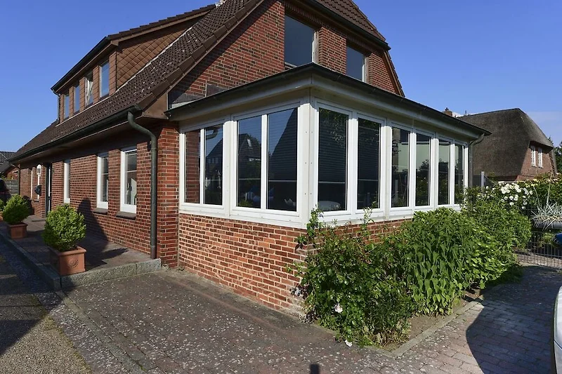 Außenseite Ferienhaus (Sommer)