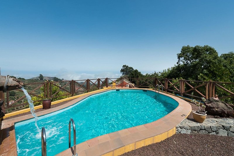 Piscina casa vacanze