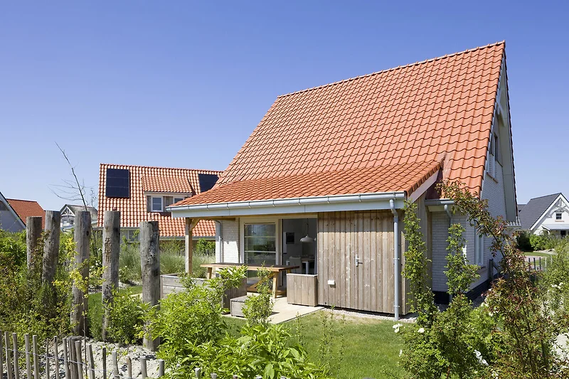 Außenseite Ferienhaus (Sommer)