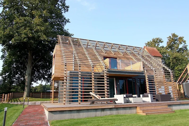Außenseite Ferienhaus (Sommer)