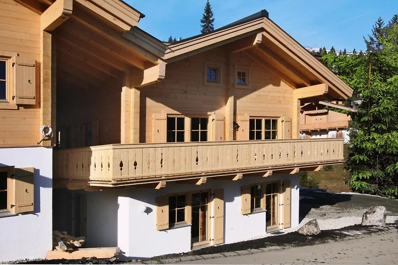 Außenseite Ferienhaus (Sommer)