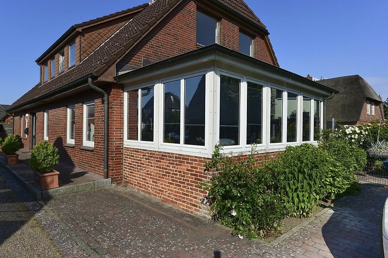 Außenseite Ferienhaus (Sommer)