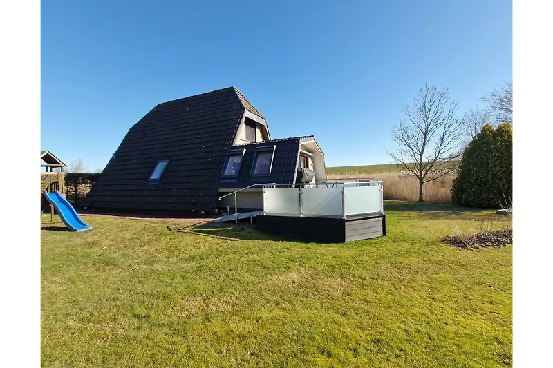 Außenseite Ferienhaus (Sommer)