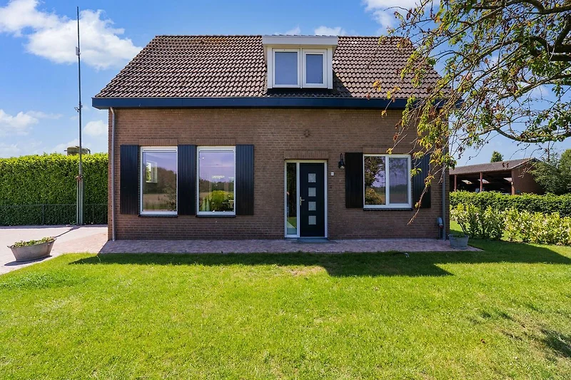 Außenseite Ferienhaus (Sommer)