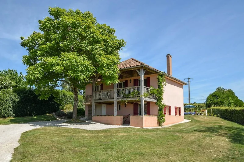 Außenseite Ferienhaus (Sommer)