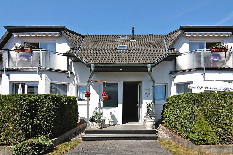 Außenseite Ferienhaus (Sommer)