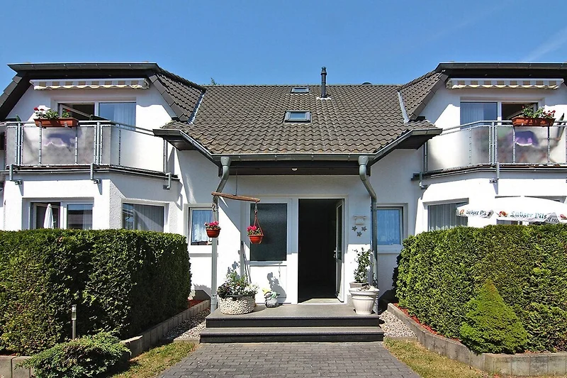 Außenseite Ferienhaus (Sommer)