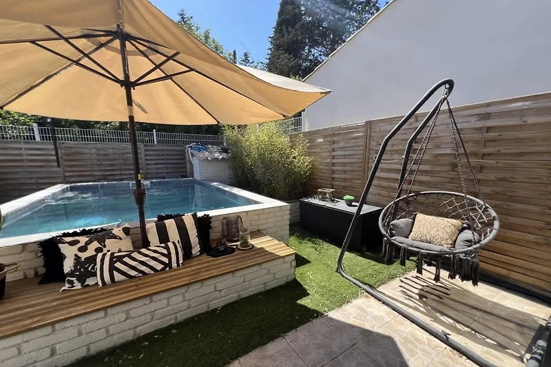 Piscina casa vacanze