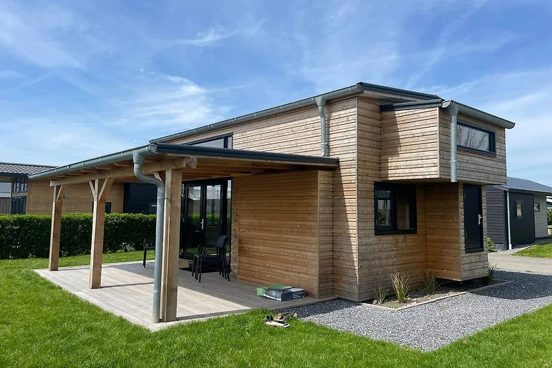 Außenseite Ferienhaus (Sommer)