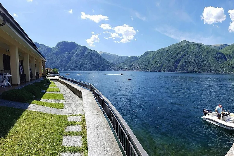 Blick aufs Wasser