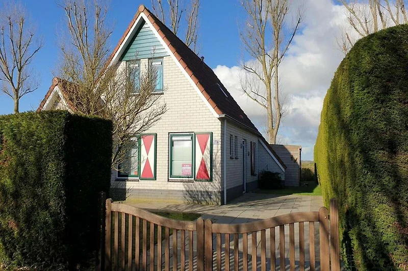 Außenseite Ferienhaus (Sommer)