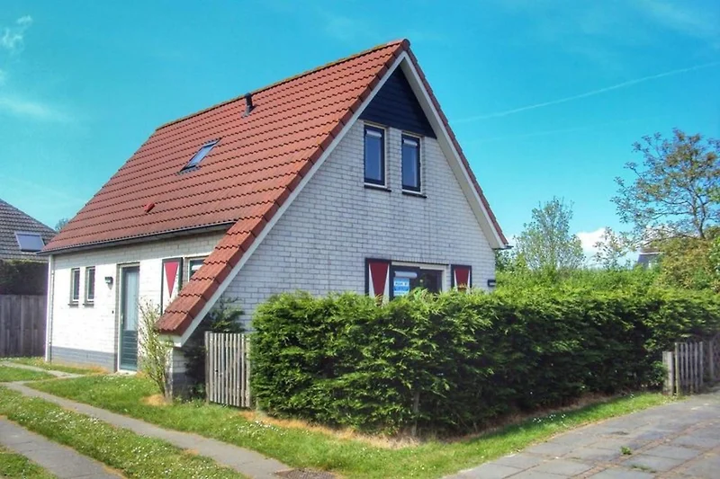 Außenseite Ferienhaus (Sommer)