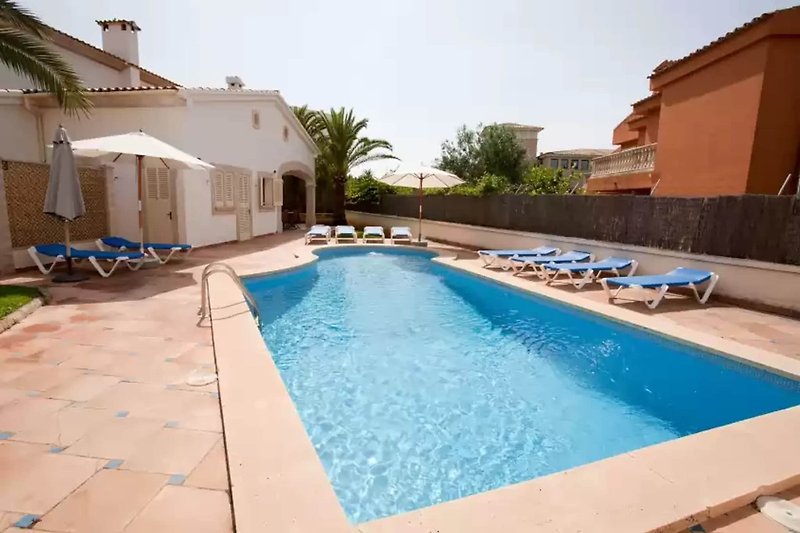 Piscina casa vacanze